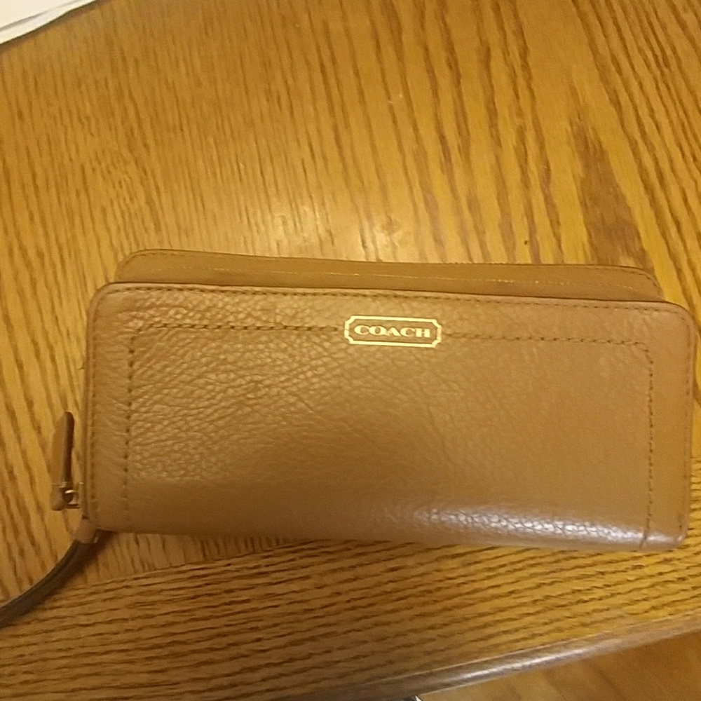 Coach wristlet wallet
